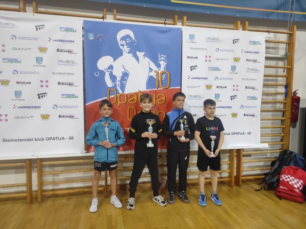 Pet postolja za mlade tenisače STK Požega