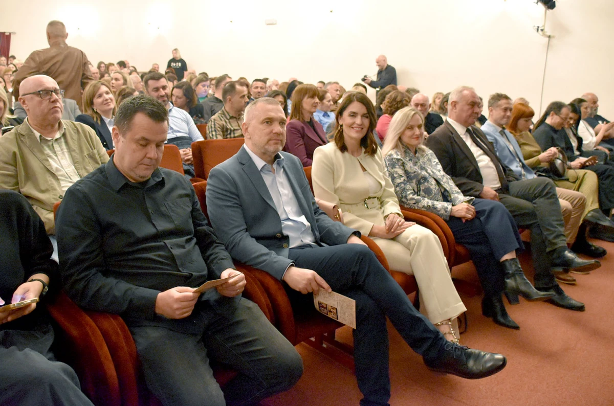 Hit komedija „Pidžama za šestero“ oduševila publiku u Požegi