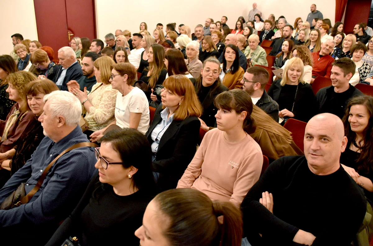 Hit komedija „Pidžama za šestero“ oduševila publiku u Požegi