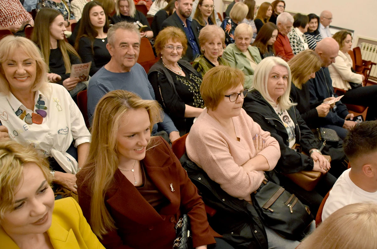 Hit komedija „Pidžama za šestero“ oduševila publiku u Požegi