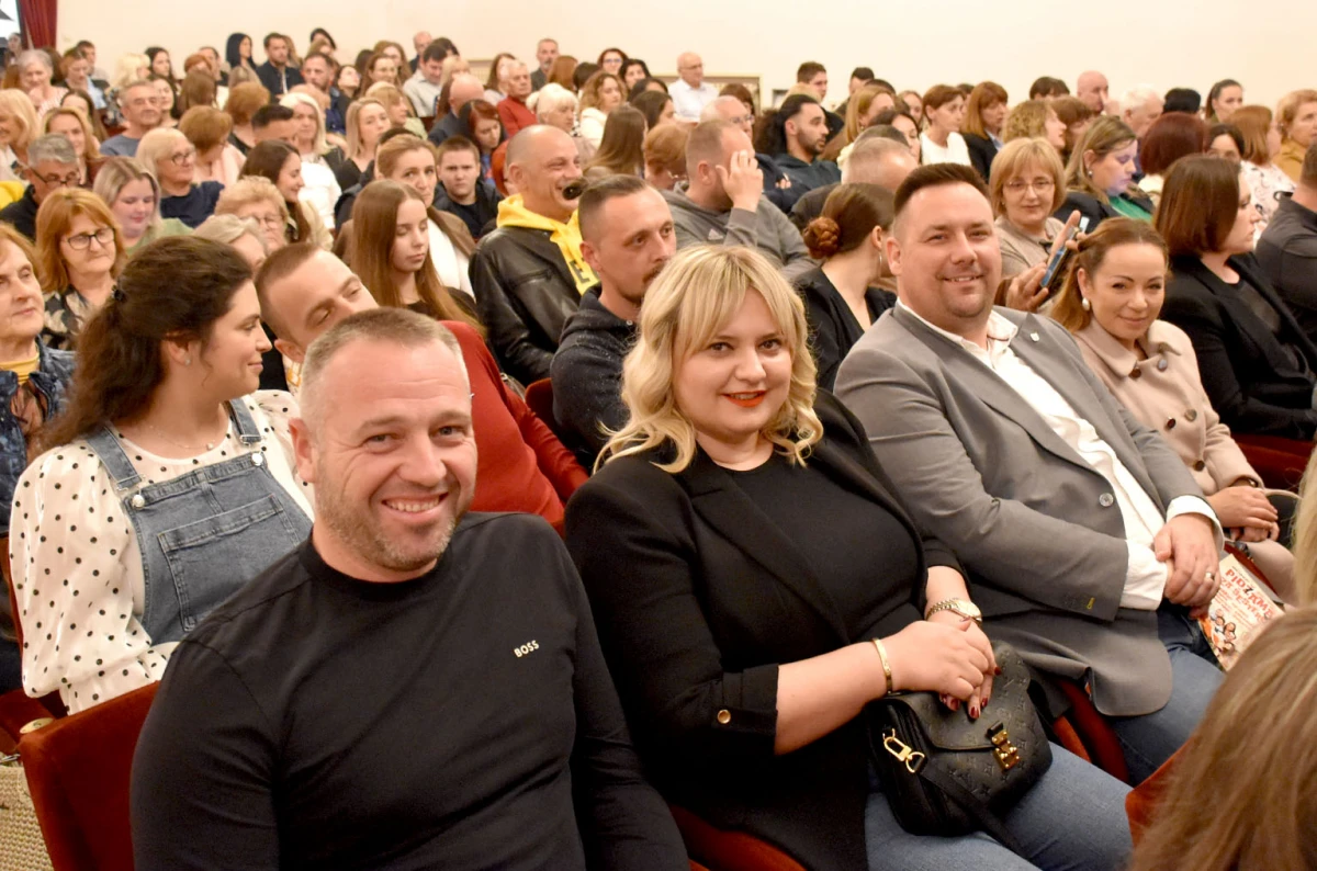 Hit komedija „Pidžama za šestero“ oduševila publiku u Požegi