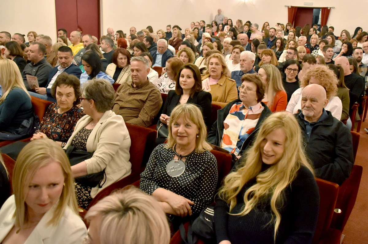 Hit komedija „Pidžama za šestero“ oduševila publiku u Požegi