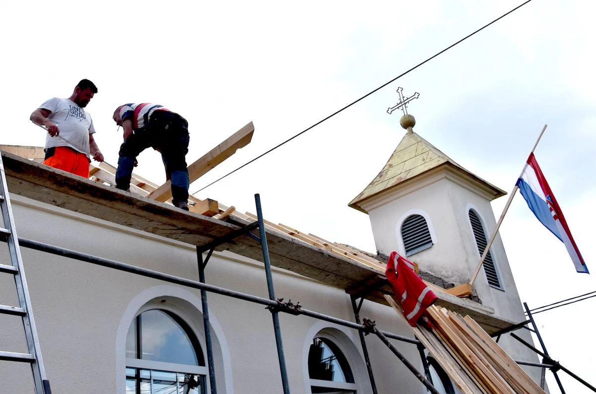 VELIKA OBNOVA U RAMANOVCIMA: Mještani i volonteri uređuju kapelu Sv. Jelene za zlatni jubilej