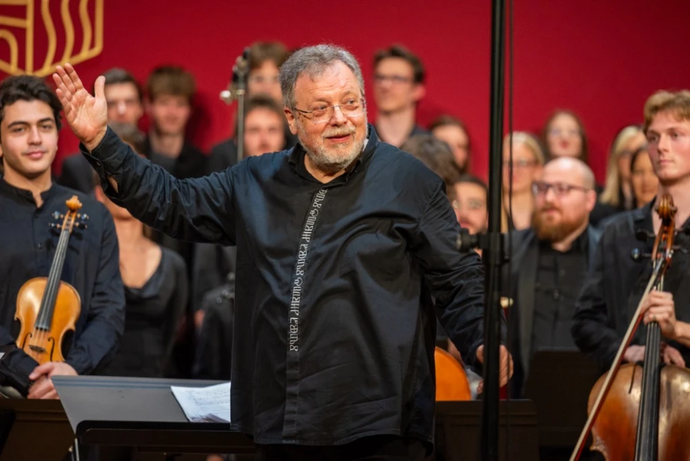 Glazbena večer u Požegi: Studenti Muzičke akademije i maestro Tarbuk oduševili izvedbom Mozarta