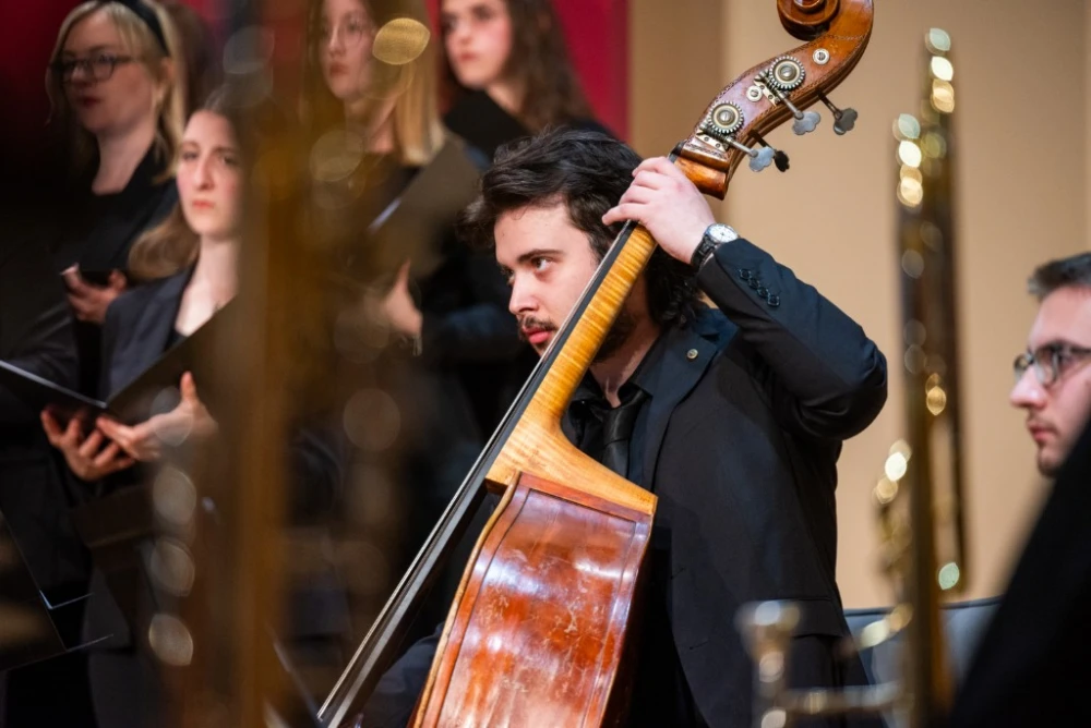 Glazbena večer u Požegi: Studenti Muzičke akademije i maestro Tarbuk oduševili izvedbom Mozarta
