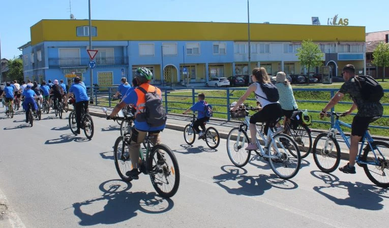 FOTOZABILJEŠKA: Start Biciklijade s Trga bećarca na putu do Zarilca