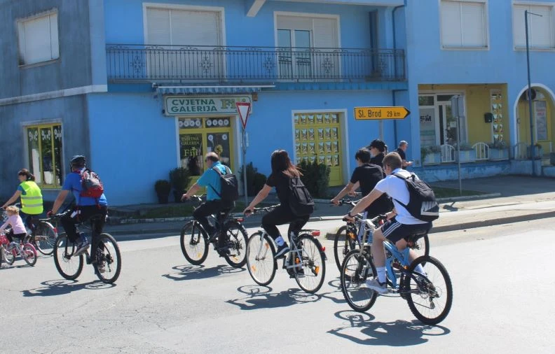 FOTOZABILJEŠKA: Start Biciklijade s Trga bećarca na putu do Zarilca