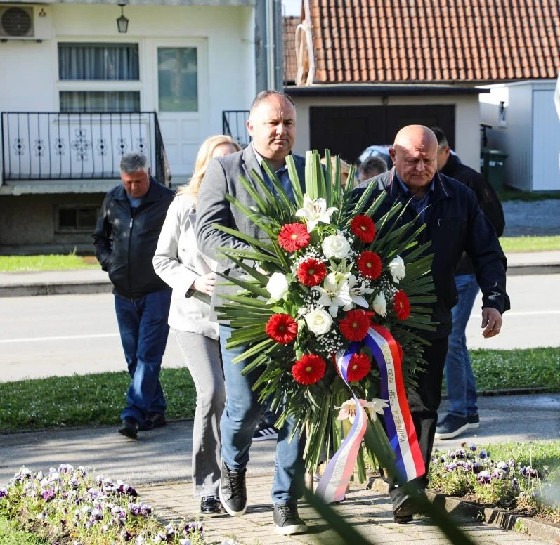 PLETERNICA: Polaganjem vijenaca obilježena 31. obljetnica operacije „Bljesak“