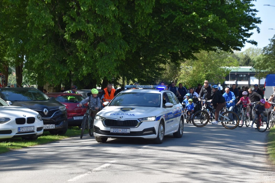 Obiteljska biciklijada okupila brojne generacije na ulicama Požege