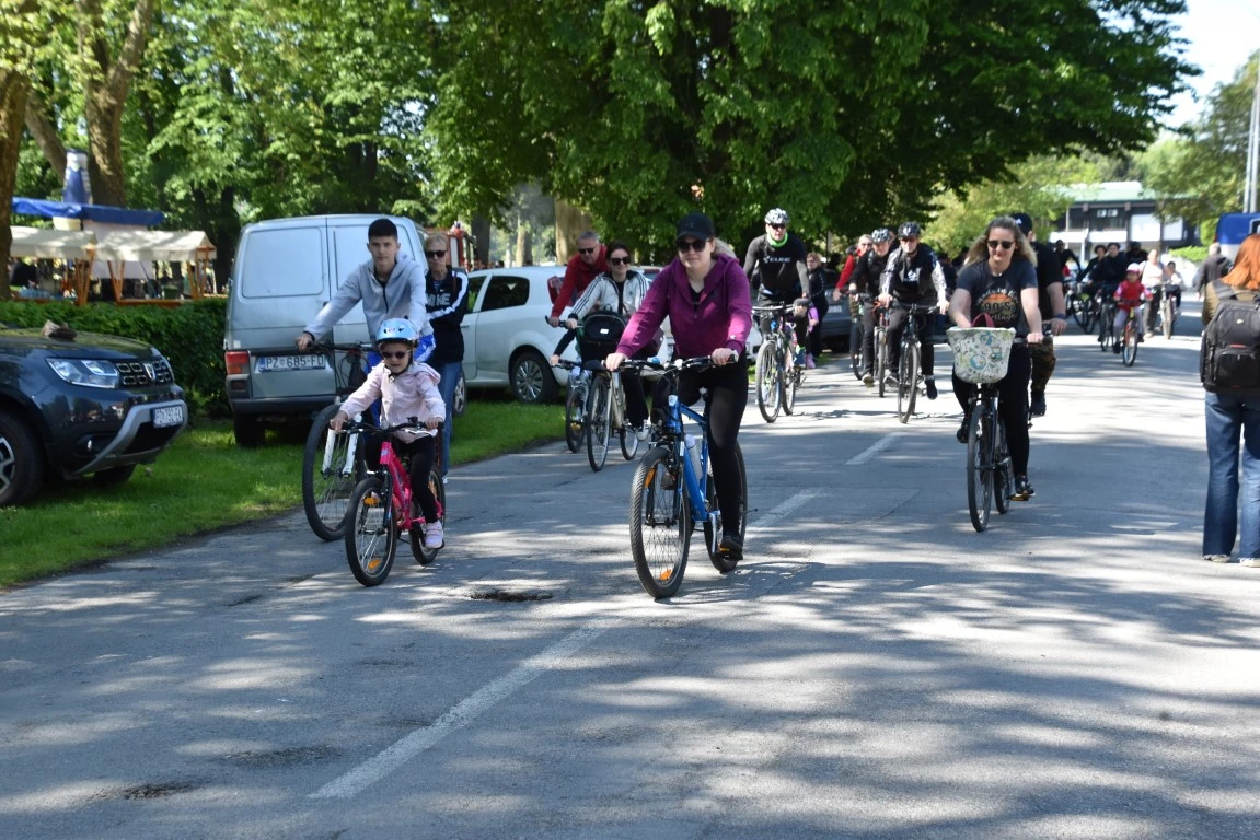 Obiteljska biciklijada okupila brojne generacije na ulicama Požege