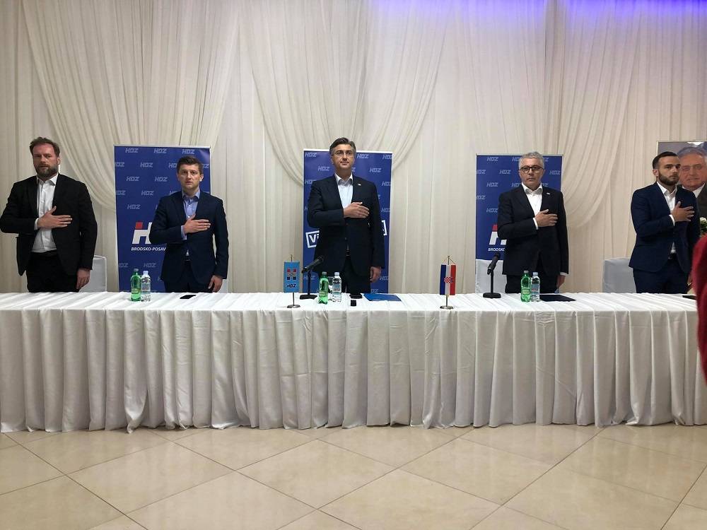 SB Online | Predsjednik Vlade RH i HDZ-a Andrej Plenković nazočio je danas na sjednici ŽO HDZ-a u Slavonskom Brodu