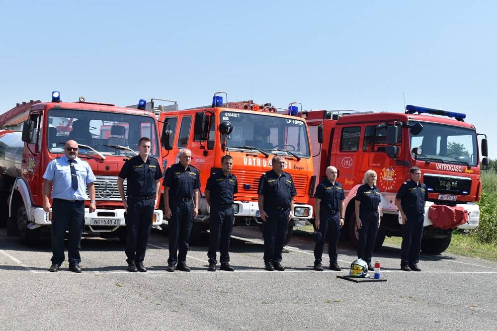 SB Online | Slavonski vatrogasci odali počast tragično stradalom kolegi
