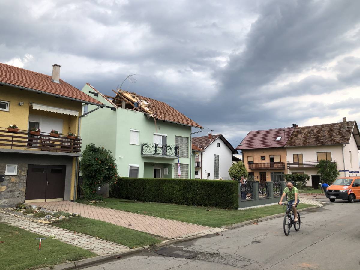 SB Online | Na osobu iz Slavonskog Broda pao je krov s kuće   
