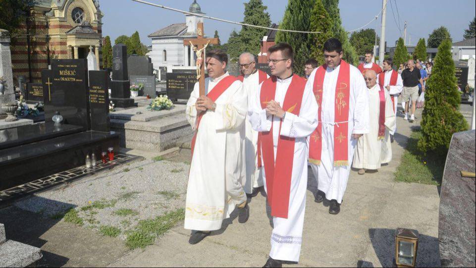 SB Online | Blagdan sv. Lovre proslavljen na Gradskom groblju u Slavonskom Brodu