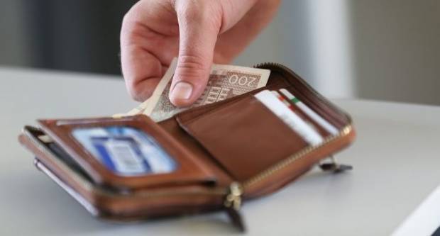 SB Online | Hrvatica kada se vraćala s pauze pronašla novčanik s 4.200 kuna i 2.600 eura, vratila ga je vlasniku