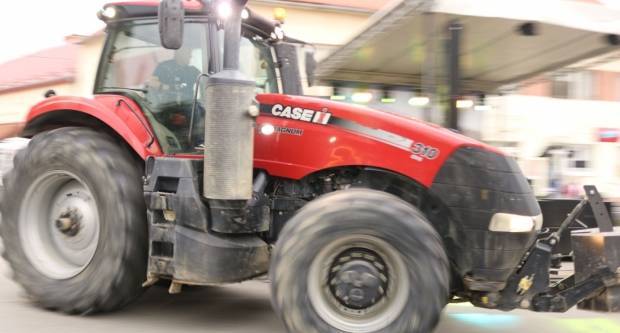 SB Online | Traktor s kosilicom ozlijedio pješaka 