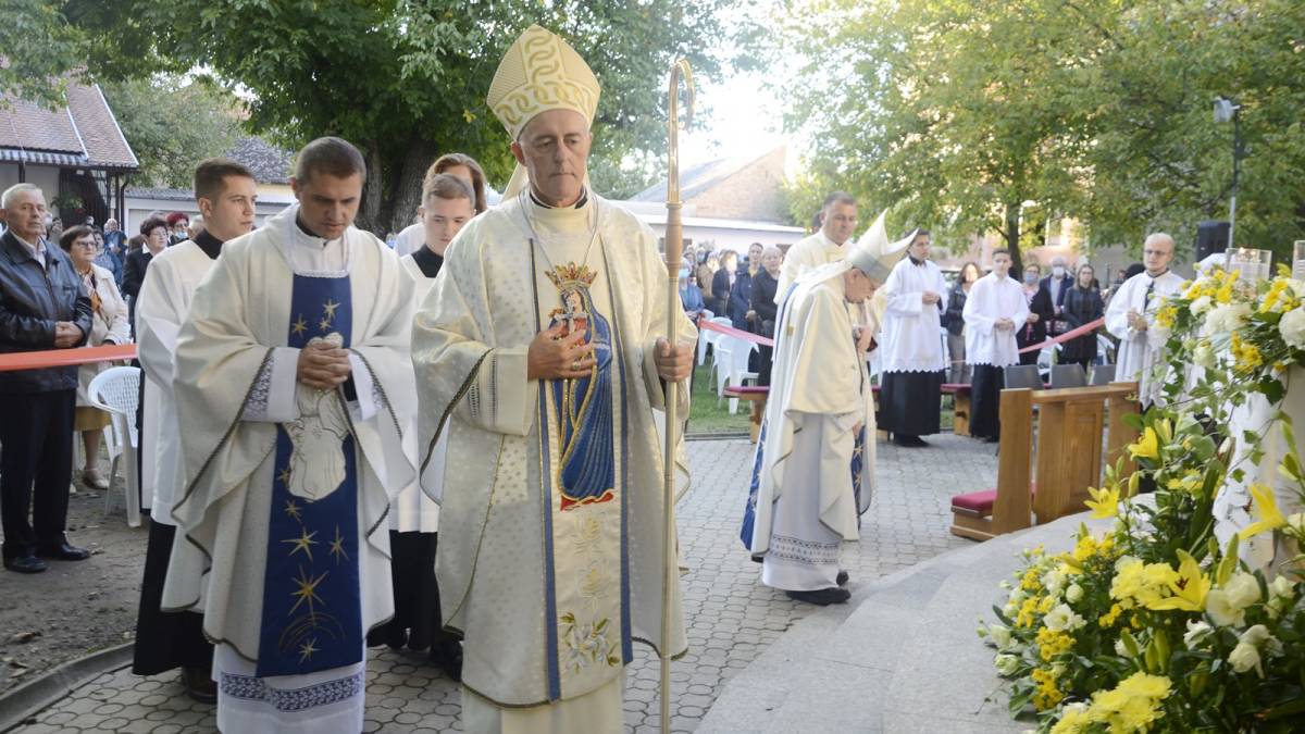 SB Online | Apostolski nuncij mons. Lingua predvodio hodočasničko misno slavlje u Župi Gospe Brze Pomoći